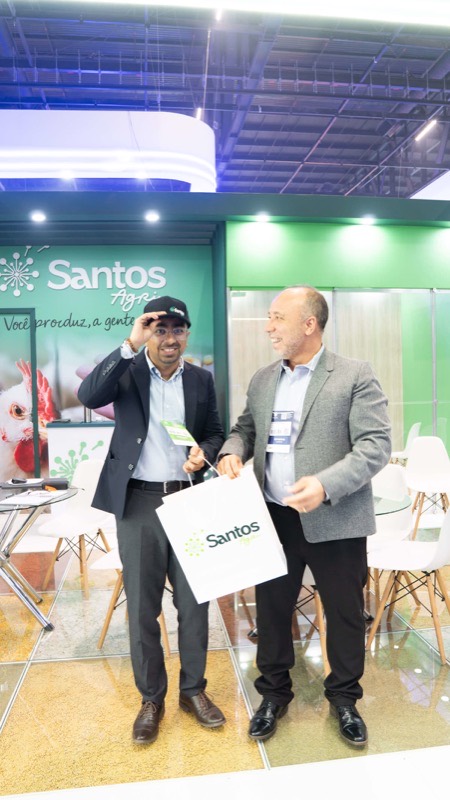 Parceria selada no estande da Santos Agri na SIAVS 2026